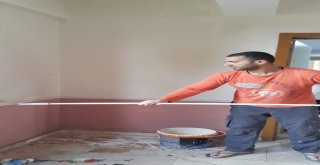 Rizede Öğretmenler Okul Duvarlarını Boyadı