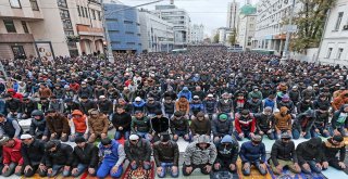 Rusyada Müslümanlar Bayram Namazına Akın Etti