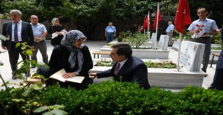 Bursada Şehitlikte Anma Töreni Düzenlendi