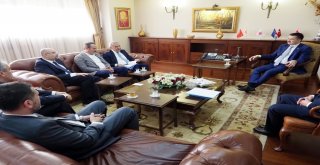 Başkentte İzmir Mesaisi