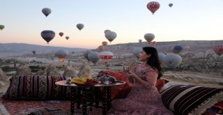 Balonlar Eşliğinde Muhteşem Manzara