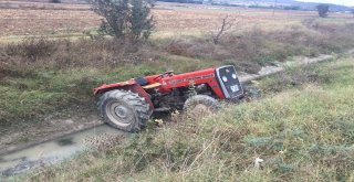 Traktörle Su Kanalına Uçan 11 Yaşındaki Çocuk Yaşamını Yitirdi