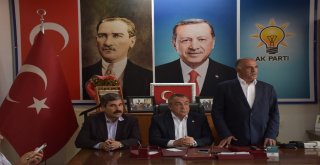 Ak Parti Heyeti Basınla Bir Araya Geldi