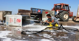 Akçakalede Çöp Konteynırları Temizleniyor