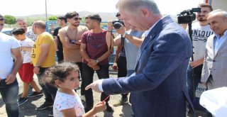 Validen Çocuklara Kırmızı Düdük