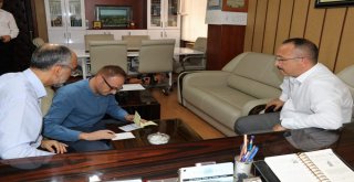 Siirtte İlk Kurban Bağışı Vali Atikten