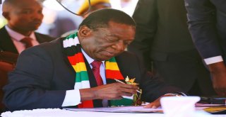 Zimbabvenin Yeni Devlet Başkanı Mnangagwa Yemin Etti