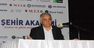 Boynukaradan “Avrupada Aşırı Sağın Yükselişi Ve İslamofobi” Konferansı