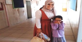 Veda Eden Öğretmenine Sarılıp Ağladı