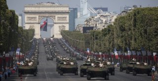 Pariste Ulusal Bayram Coşkusu