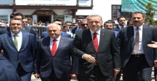 Cumhurbaşkanı Erdoğan Cuma Namazını Bakanlarla Beraber Kıldı