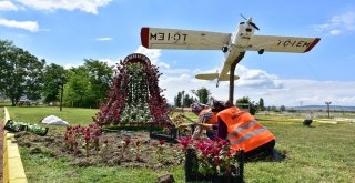 15 Temmuz Demokrasi Ve Şehitler Parkı Çiçek Şelalesi İle Süsledi