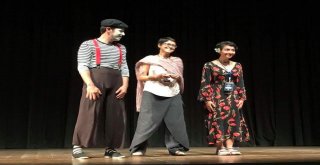 İzmirli Pandomimci Sri Lankayı Büyüledi