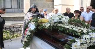 Usta Yönetmen Aram Gülyüz Son Yolculuğuna Uğurlandı