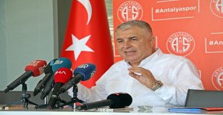 Antalyaspor Başkanı ‘Gülerek Gidiyorum Diyerek İstifa Etti