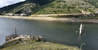 Baraj Suları Çekilince Köy Ortaya Çıktı
