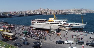 (Özel) Eminönü İskelesindeki İnsan Seli Havadan Görüntülendi
