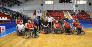 Eski Milli Basketbolculardan Engellilere Anlamlı Destek