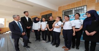 Tahmazoğlu, Öğrencileri Sevindirmeye Devam Ediyor