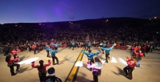 Şölenlerde Sahne Sırası İlyas Yalçıntaş Ve Azerindeydi