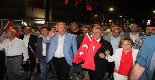 İzmirde Haluk Levent Rüzgarı Esti