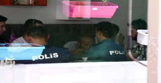 Polis Yemek Sözü Vererek İntihardan Vazgeçirdiği Gençle Birlikte Yemek Yedi