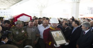 Batman Şehidini Babası Ve Kardeşi Asker Kıyafetiyle Uğurladı