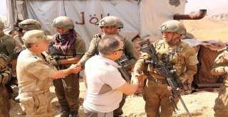 Vali Toprak, Üs Bölgesindeki Askerlerle Bayramlaştı