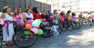 Süslü Kadınlar, Egzoz Kokusuna Karşı Pedal Çevirdi