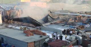 Arnavutköydeki Fabrika Alev Alev Yanıyor