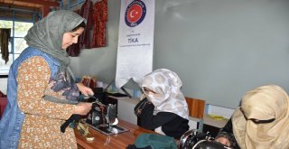 Tikadan Afganistanlı Kadınlara Meslek Edindirme Kursları