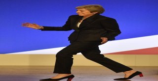 Theresa May, Dansıyla Toplantıya Damga Vurdu