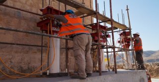 Tarihi Artuklu Hamamı Yerine İndiriliyor