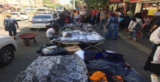 Esnaf Bayram Öncesi Kaldırımlarda Tezgah Açtı