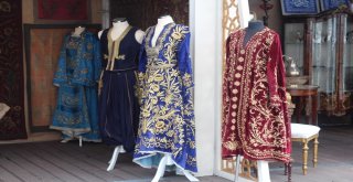 Yüzlerce Yıllık Osmanlı Giysileri Antika Festivalinde Görücüye Çıktı