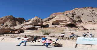 Aksarayı İlk 6 Ayda 437 Bin Turist Ziyaret Etti