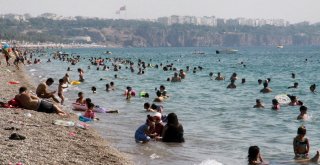 Eylül Ayında Konyaaltında Deniz Keyfi