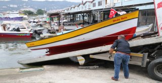 Diş Teknisyeni Evinin Altında Yaptığı Kayığı Denize İndirmek İçin Bin 500 Metre Karadan Yürüttü