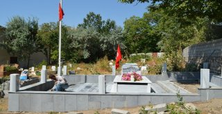 Adilcevaz Belediyesi, El Bab Şehidi Bozarslanın Mezarını Yaptırdı