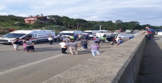 Trabzonda Kamyondan Kayan Direk Halk Otobüsünün İçine Girdi: 2 Ölü, 8 Yaralı