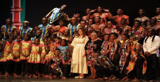 Melania Trump Kenyalı Kızların Dans Gösterisini İzledi