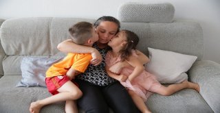 (Özel) Türk Aile, Ellerinden Alınan Bebeklerine Kavuşmayı Bekliyor