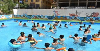 65 Bin Çocuk Yüzmenin Keyfini Yaşadı