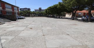 Burhaniyede Okul Bahçeleri Otoparka Açıldı