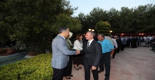 Belediye Başkanı Tahmazoğlu, Bayramı Vatandaşlarla Geçirdi