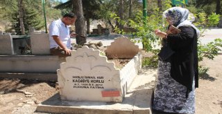 Elazığda Arefe Günü Mezarlıklar Doldu Taştı