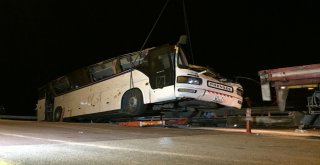 Kaza Yapan Otobüsün Enkazı Kaldırıldı