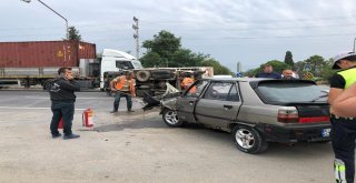 Otomobil İle Kamyonet Çarpıştı: 2 Yaralı