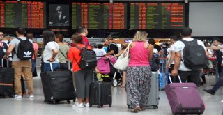 Atatürk Havalimanında Bayram Yoğunluğu Sürüyor