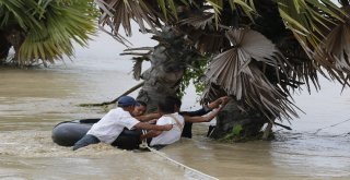 Myanmarda Köyler Sular Altında Kaldı: 50 Bin Kişi Tahliye Edildi